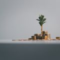 Vermögensaufbau in Deutschland: Wie funktionieren Sparpläne mit Aktien und ETFs langfristig?